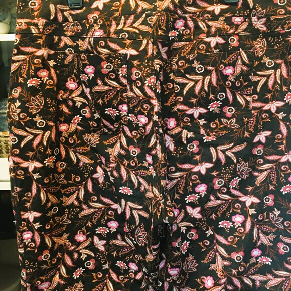 Bundle - 2 pairs Women's Plus Pants Sz 1x and 2X Stretch Floral and Paisley - Picture 5 of 8
